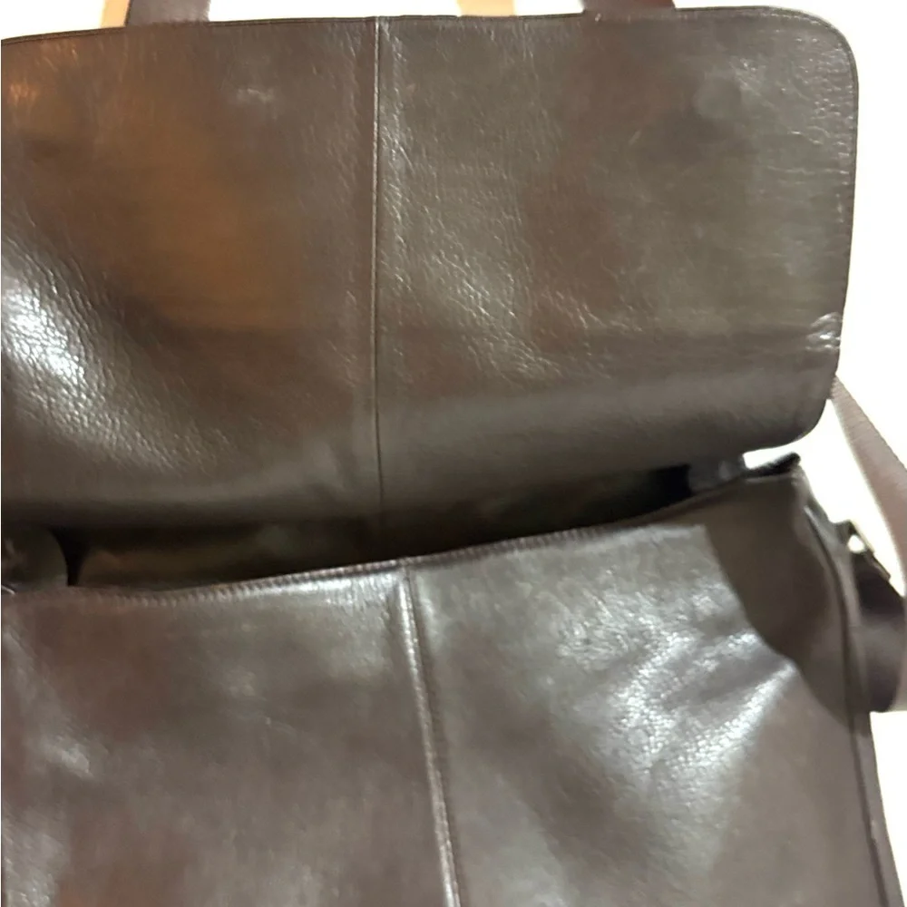Kenneth Cole unisex Dark Brown distressed Leather Messenger work Travel Bag